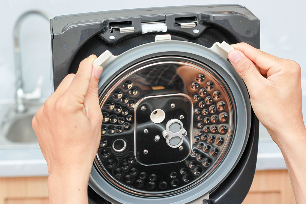 Nồi cơm điện Panasonic SR-PX184KRA 1.8 lít - Chính hãng