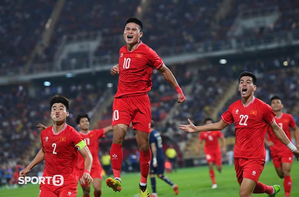 CHÚC MỪNG ĐỘI TUYỂN VIỆT NAM, VIỆT NAM VÔ ĐỊCH!!!!