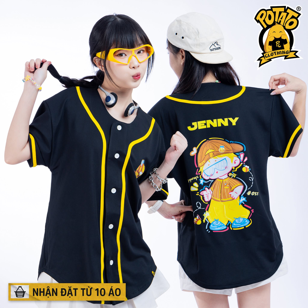 Form dáng oversize của áo thun bóng chày Potato