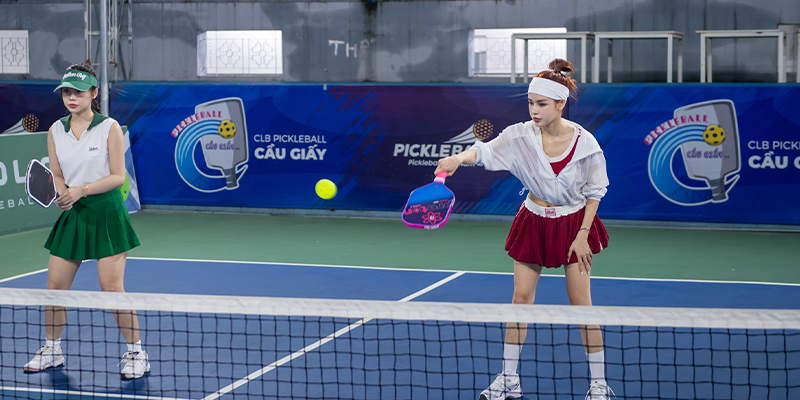 Pickleball dễ học, dễ chơi, lý tưởng cho người mới bắt đầu Pickleball dễ học, dễ chơi, lý tưởng cho người mới bắt đầu