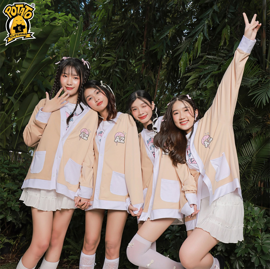 Mẫu áo lớp cardigan màu kem