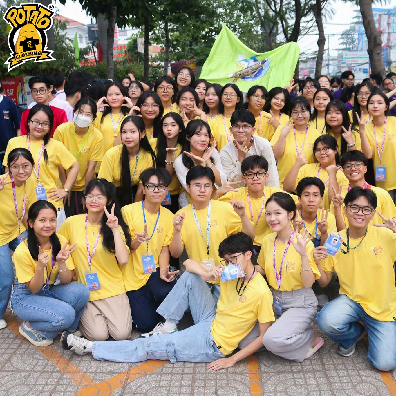 Áo lớp 12A13 - Nguyễn Hữu Cầu