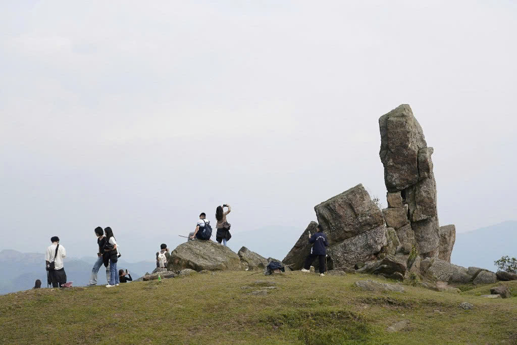 Hình ảnh sinh viên tại Bãi đá Chồng Ngọa Vân 