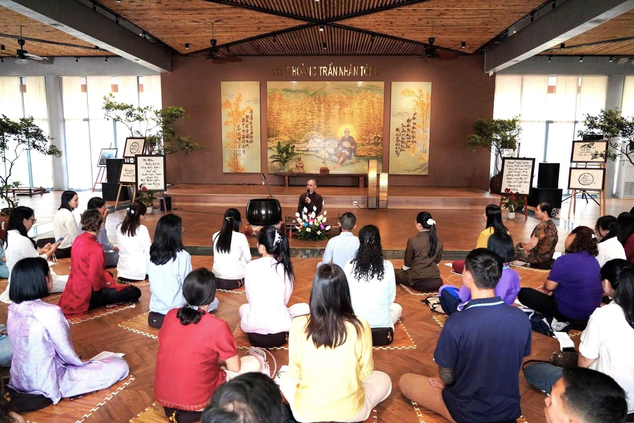 Thời Pháp thoại sâu lắng cùng Thầy Tinh Khôi giữa không gian Thiền đường thanh tịnh