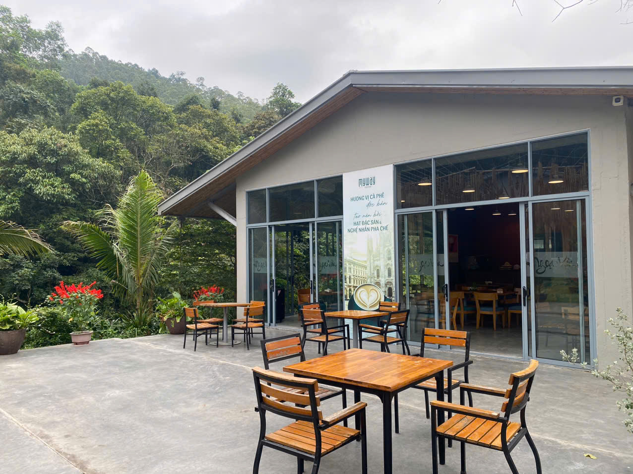 Cửa hàng Cafe & Pizza 6.12