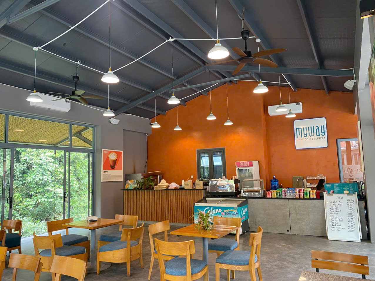 Cửa hàng Cafe & Pizza 6.12