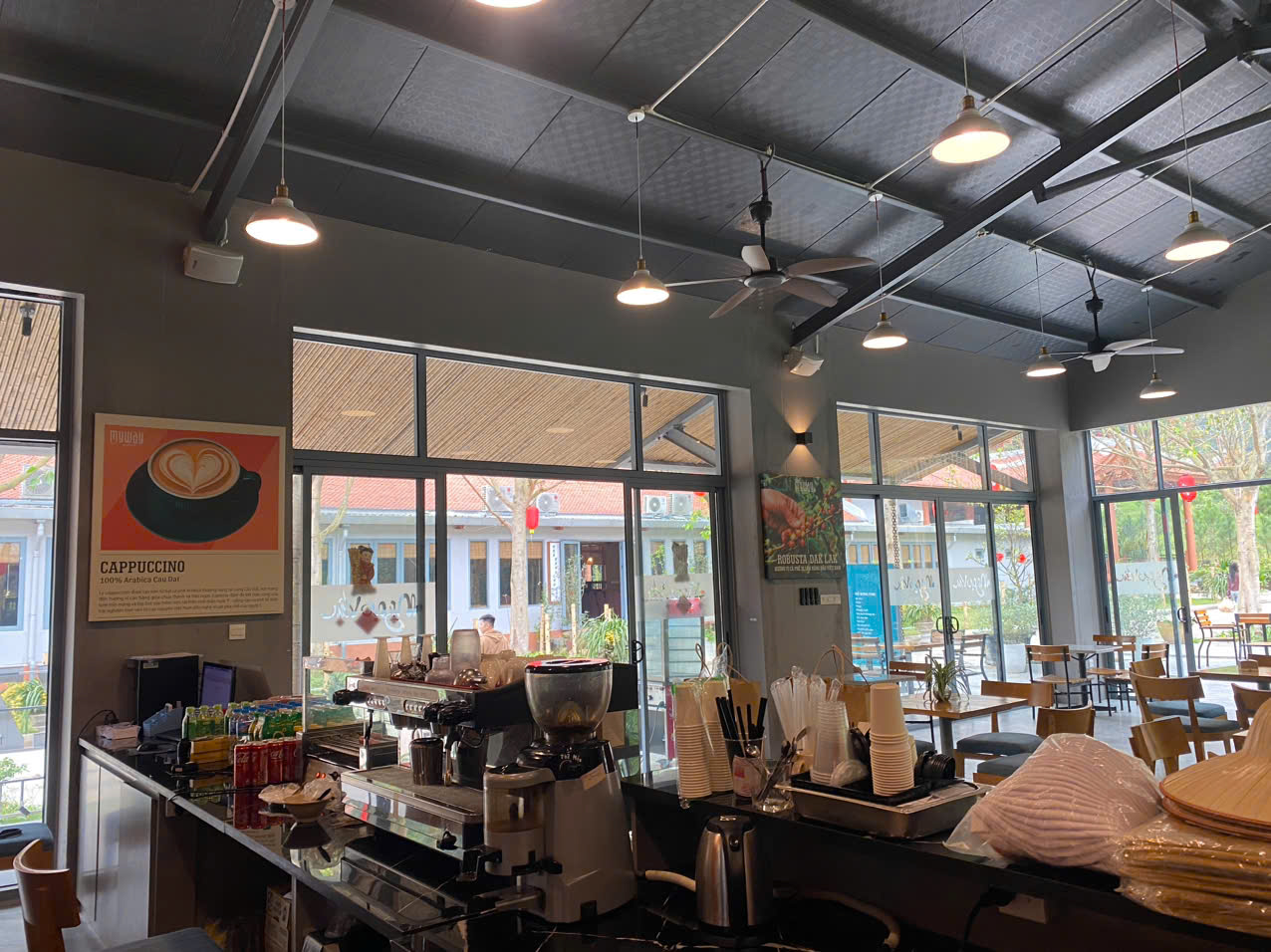 Cửa hàng Cafe & Pizza 6.12