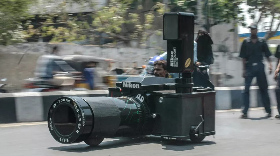 Bất Ngờ Chưa Máy Ảnh Nikon Có Thể Chạy Bon Bon Trên Đường Với Vận Tốc 45km/h!