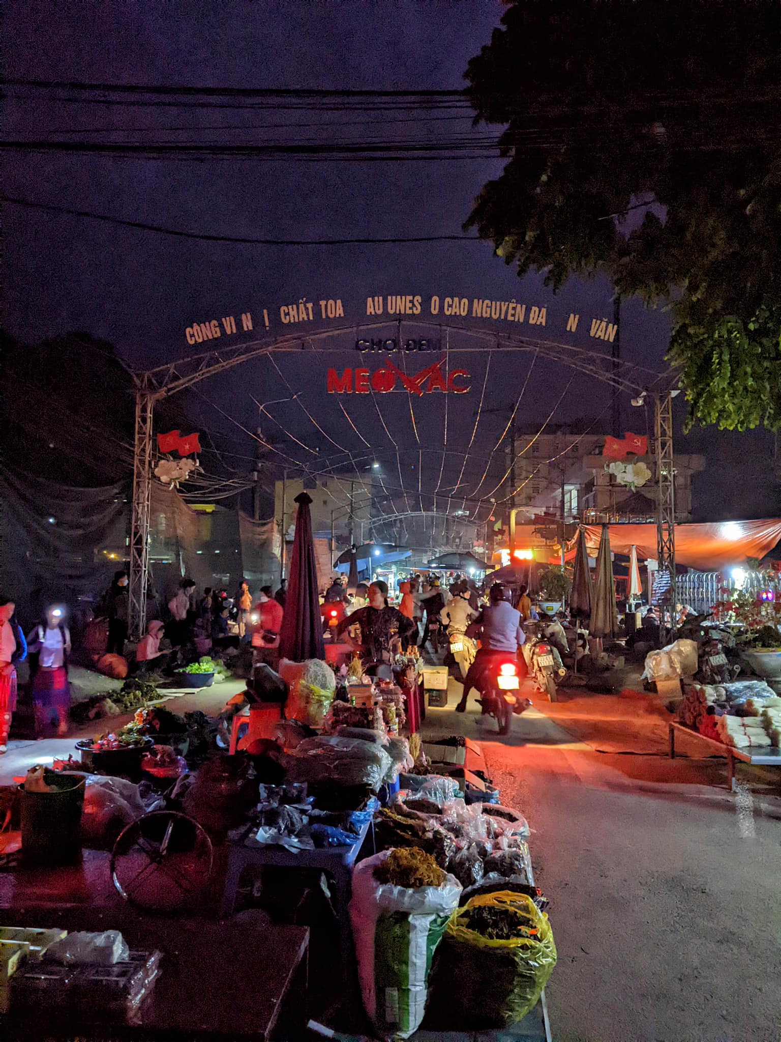 Chợ phiên Mèo Vạc - Điểm du lịch không thể không đến khi du lịch Hà Giang