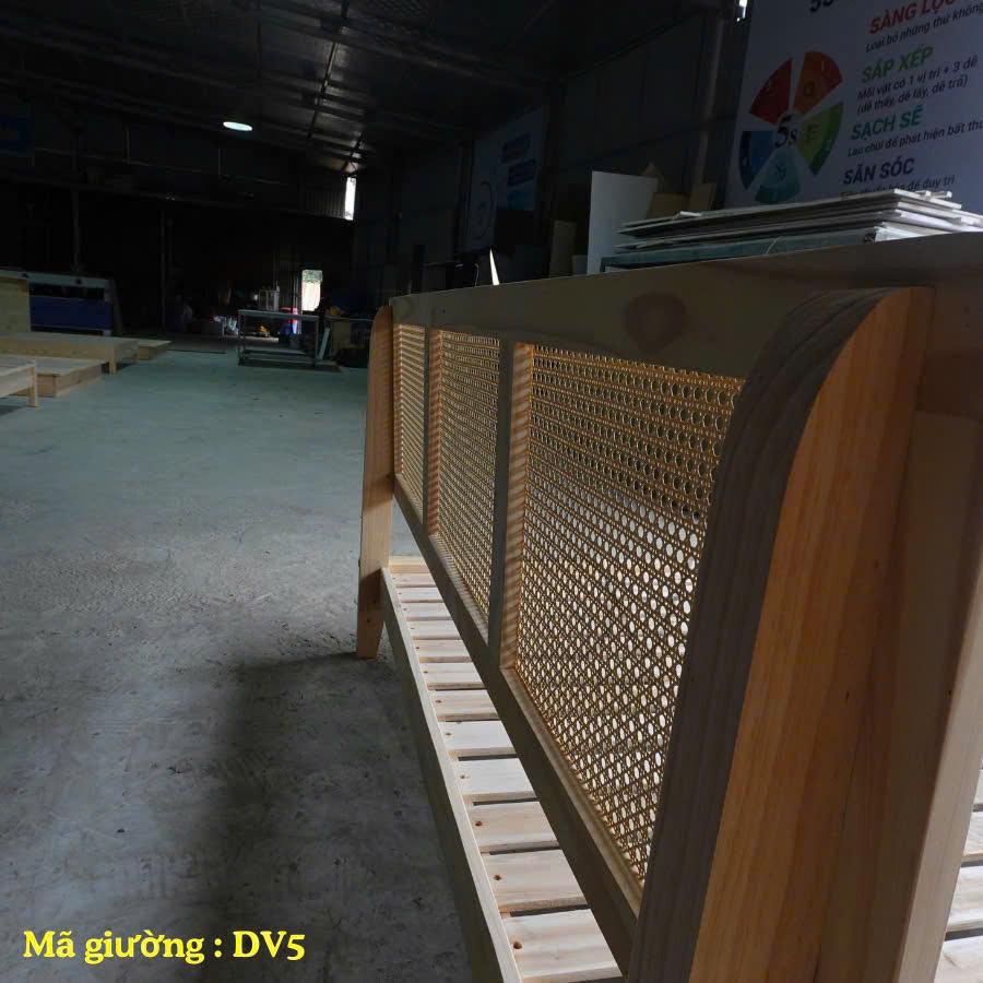 Giường Gỗ Tựa Mây Thiết Kế Sang Trọng DV5
