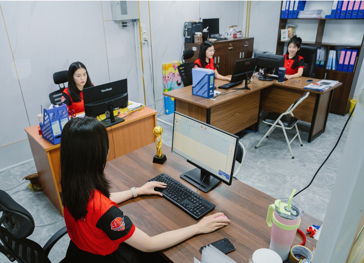 Bộ phận chăm sóc khách hàng và hành chính Phan Trí 