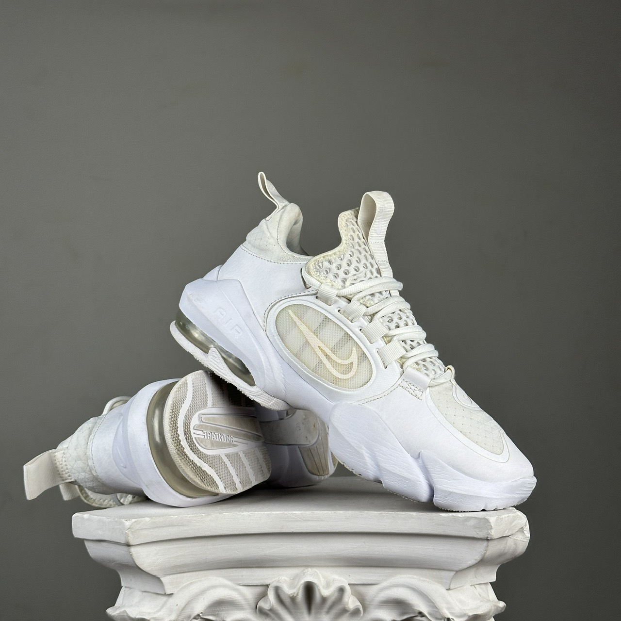 SZ 41 Nike Air Max Alpha Savage 'Triple White' CK9408-100 Giày
