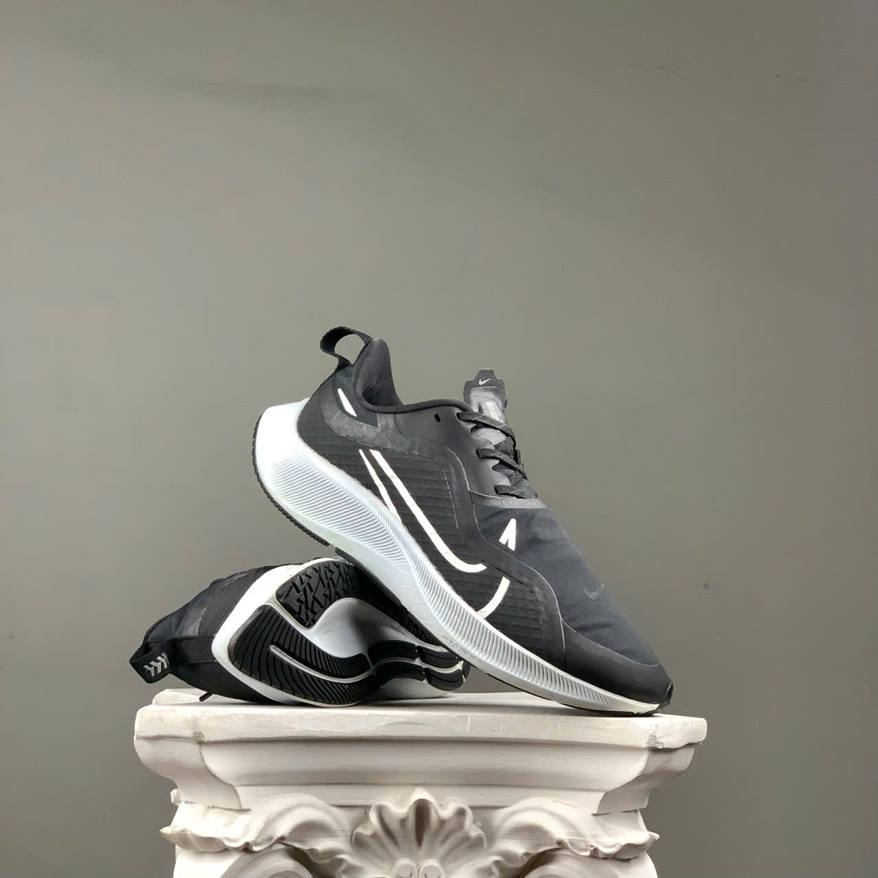 002 Pegasus 37 Shield Nike Mens Air Zoom Pegasus 37 Shield Running