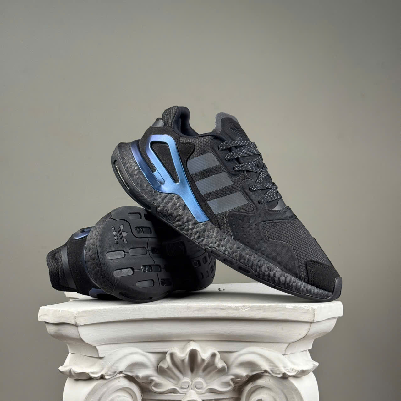 SZ42 adidas originals Day Jogger FY3015
