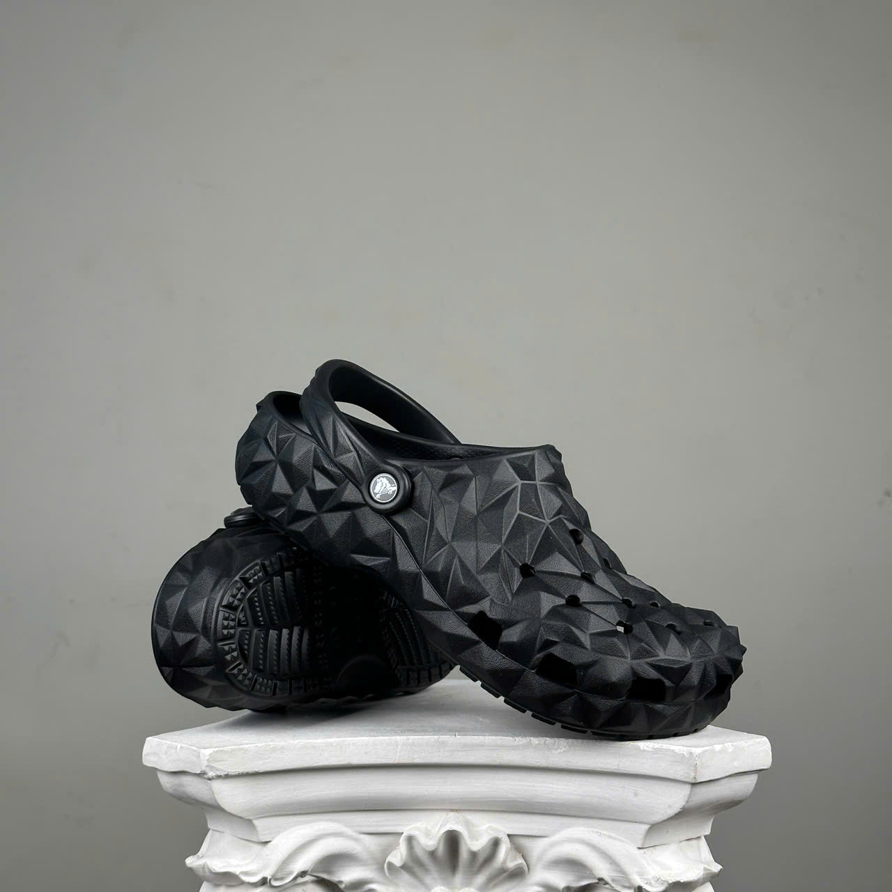 NHIỀU SIZE CROCS GEOMETRIC BLACK