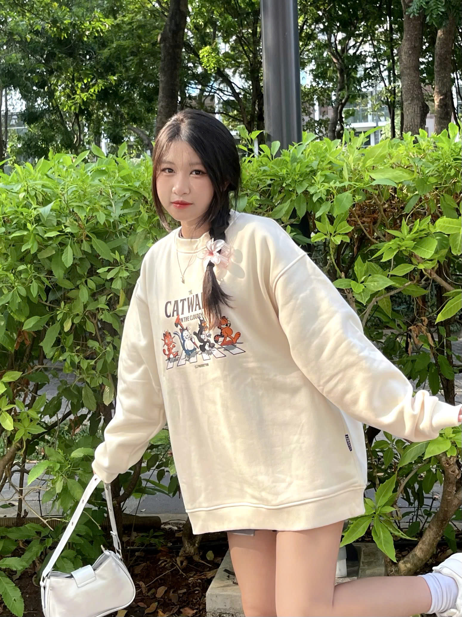 SWEATER CATWALK