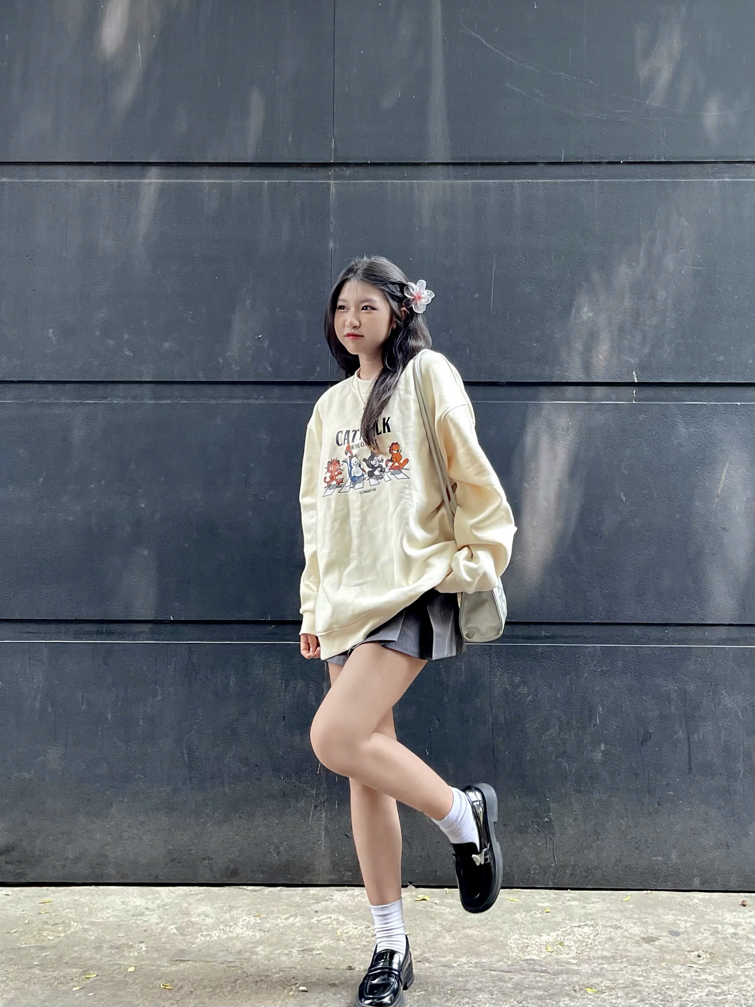 SWEATER CATWALK