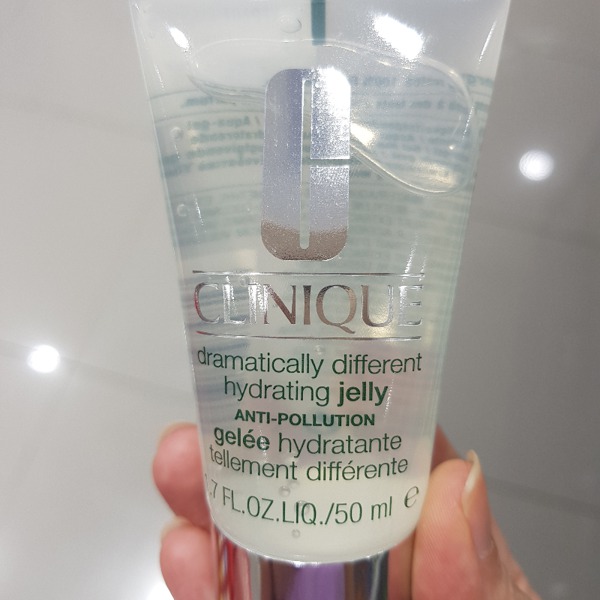GEL DƯỠNG ẨM, KHÓA ẨM CHỐNG OXI HÓA CHO DA CLINIQUE DAMATICALLY DIFFERENT HYDRATING JELLY ANT-POLLUTION 50L