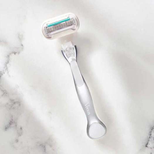 BỘ DAO CẠO DÀNH CHO NỮ 5 LƯỠI CAO CẤP GILLETTE VENUS DELUXE SMOOTH SENSITIVE 1 THÂN VÀ  11 LƯỠI