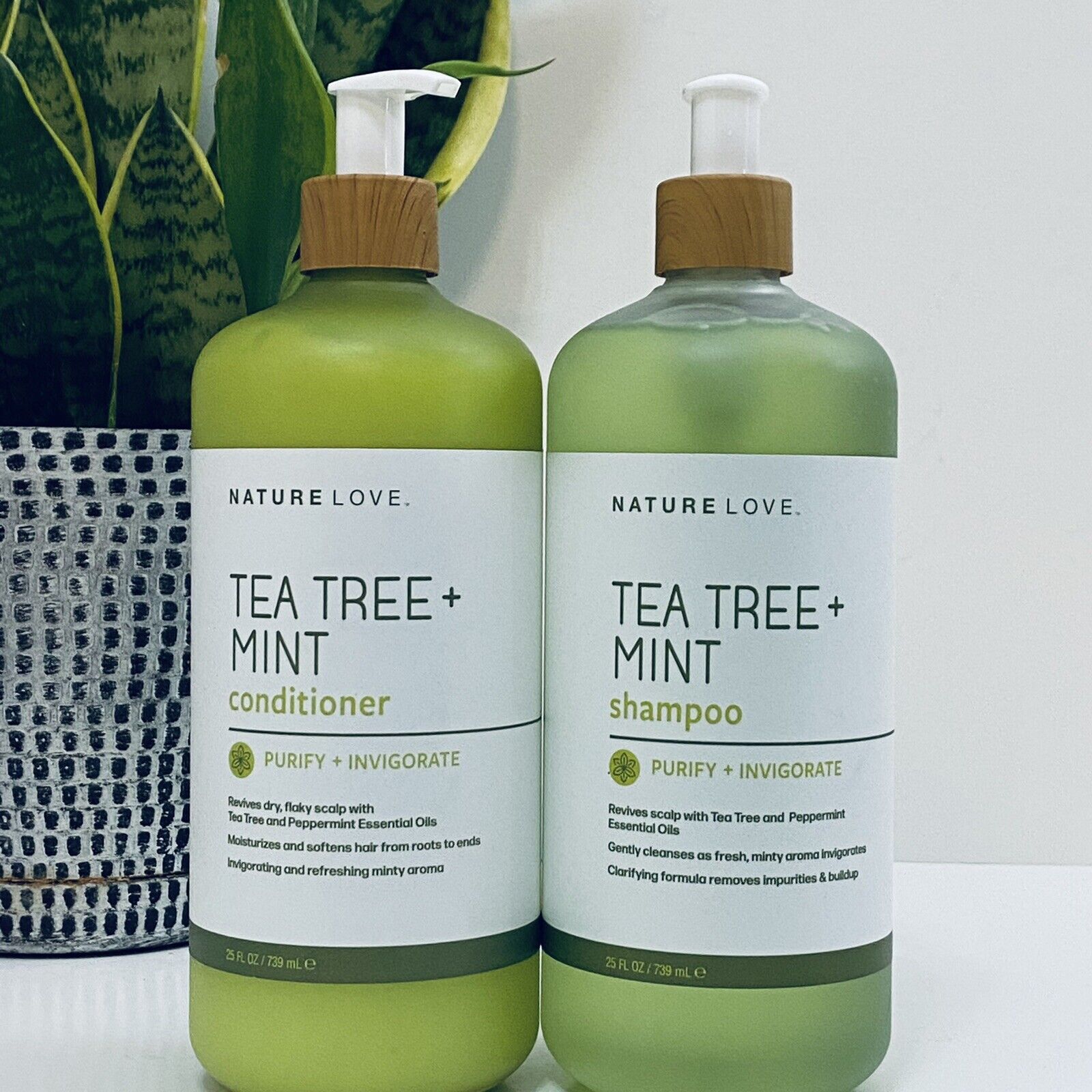DẦU XẢ THANH LỌC, PHỤC HỒI CHO MỌI LOẠI TÓC VỚI CHIẾT XUẤT TINH DẦU TRÀ TRÀM VÀ BẠC HÀ NATURE LOVE TEA TREE + MINT CONDITIONER 739ML