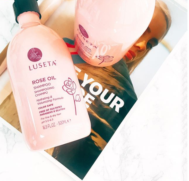 DẦU GỘI DƯỠNG ẨM TĂNG ĐỘ PHỒNG CHO TÓC VỚI CHIẾT XUẤT HOA HỒNG, LUSETA ROSE OIL SHAMPOO HYDRATING & VOLUMIZING FORMULA 500ML