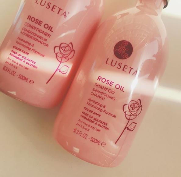 DẦU GỘI DƯỠNG ẨM TĂNG ĐỘ PHỒNG CHO TÓC VỚI CHIẾT XUẤT HOA HỒNG, LUSETA ROSE OIL SHAMPOO HYDRATING & VOLUMIZING FORMULA 500ML