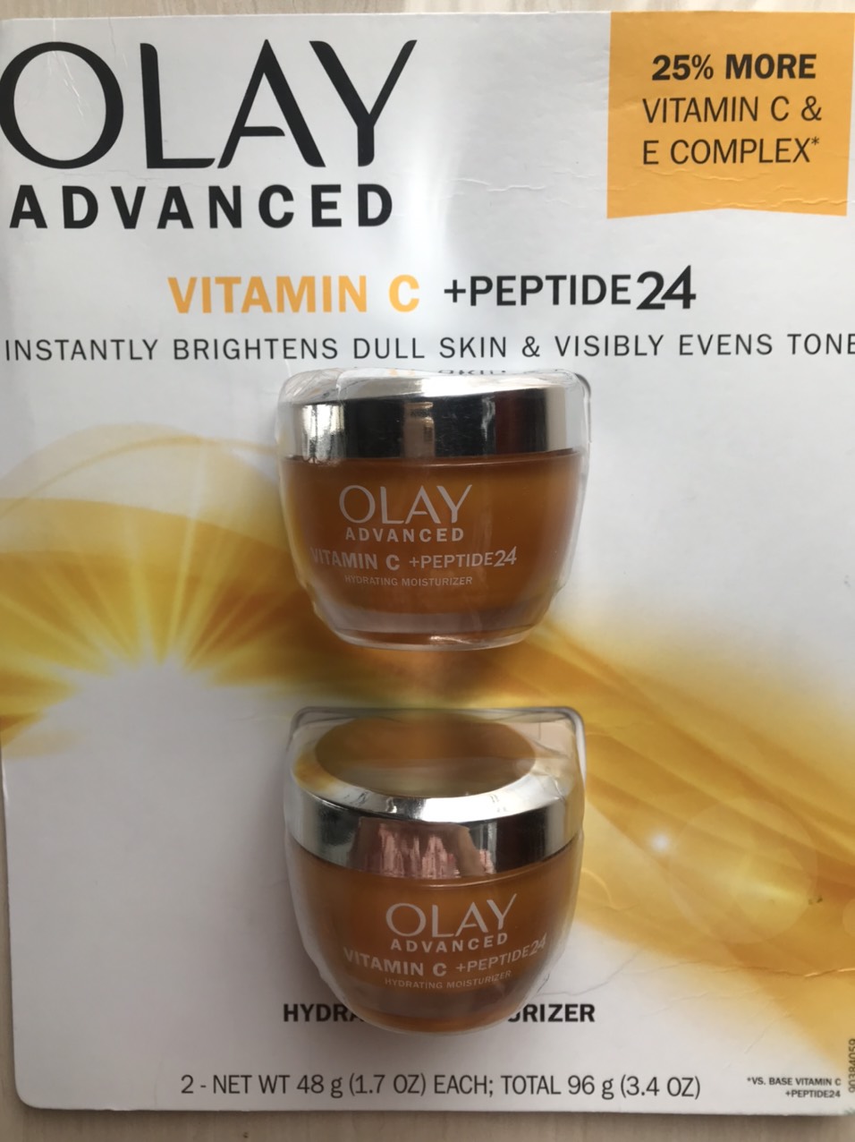SET KEM DƯỠNG ẨM NĂNG CAO NGÀY VÀ ĐÊM LÀM TRẮNG DA VÀ CHỐNG LÃO HÓA OLAY ADVANCED VITAMIN C + PEPTIDE 24 ( 2 HỘP x 48G )