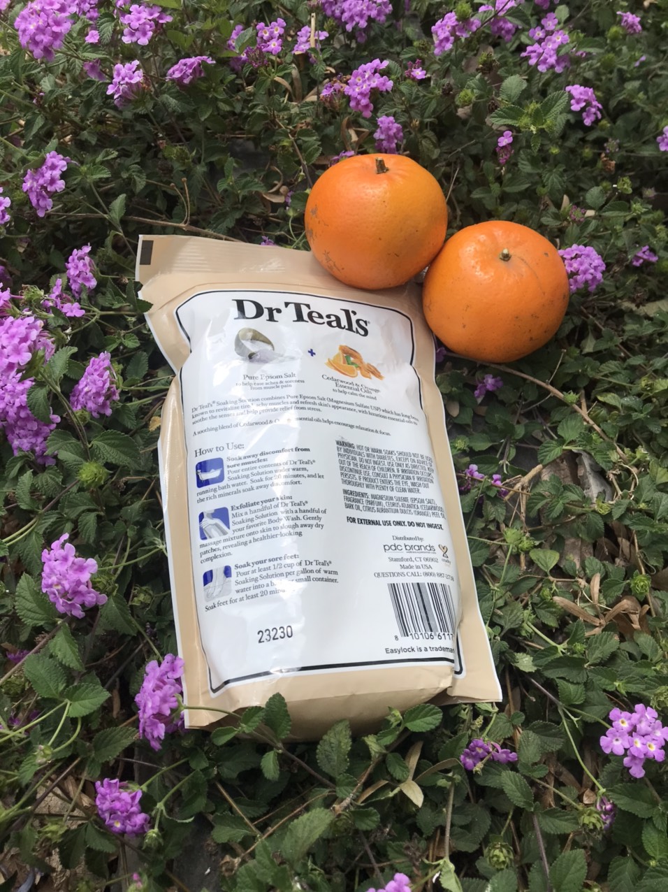 MUỐI TẮM TẨY TẾ BÀO CHẾT, GIÚP THƯ GIÃN GIẢM ĐAU NHỨC, CĂNG THẲNG MỆT MỎI VỚI HƯƠNG GỖ TUYẾT TÙNG VÀ CAM DR TEAL'S PURE EPSOM SALT COZY CASHMERE WITH ESSENTIAL OILS 907GR ( DẠNG HẠT NGÂM )