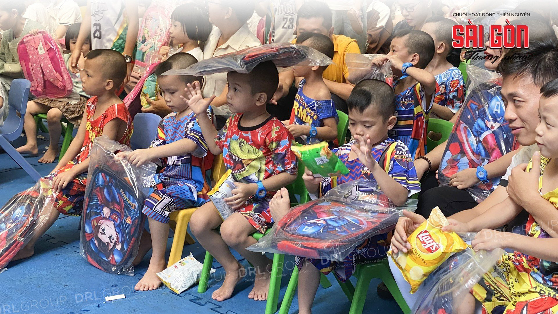 DRL Group tổ chức chương trình “TRAO TRỌN YÊU THƯƠNG – KẾT NỐI TƯƠNG LAI” (8)