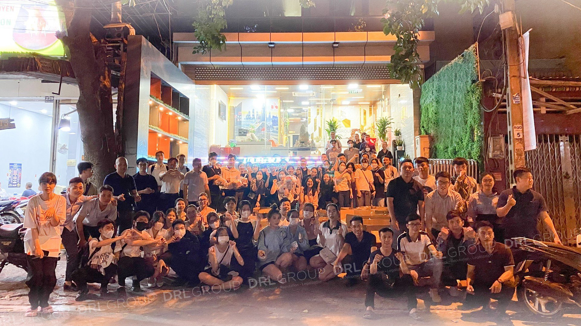 DRL Group - Sài Gòn thương nhau "Thêm 1 bữa no thêm 1 nụ cười"