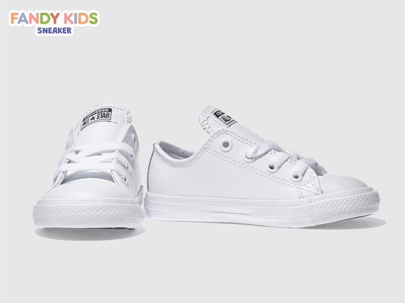 Giày Converse trẻ em màu trắng