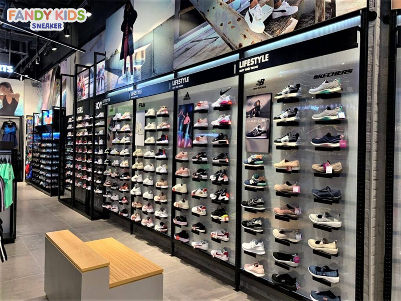 6. Chính Sách Bán Hàng Và Hỗ Trợ Khách Hàng