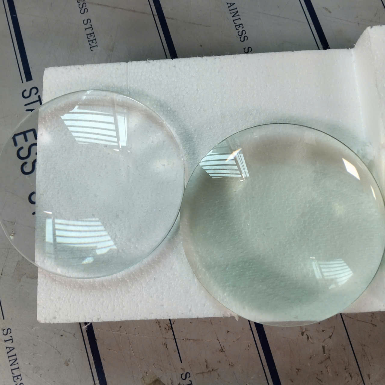 THẤU KÍNH QUANG HỌC( TRẮNG) THẤU KÍNH PHỔ THÔNG( XANH) ?