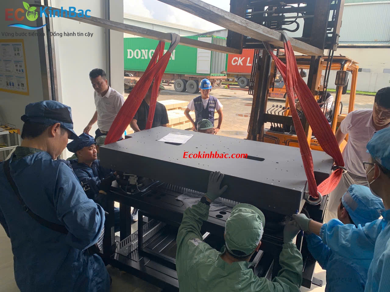 Chống Rung Động Tuyệt Đối: Cách Bàn Máp Đá Granite Được Cân Chỉnh Để Loại Bỏ Rung Động Từ Máy CNC Kế Bên.