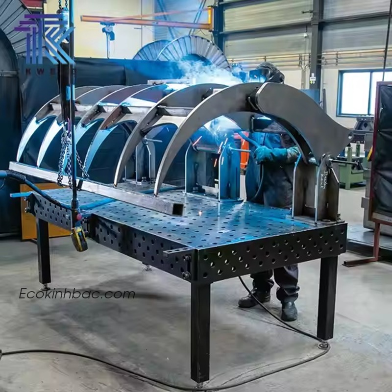 Bàn Gá Hàn Cho Xưởng Sản Xuất Kết Cấu Thép Nặng & Công Trình – Giữ Chuẩn Kích Thước, Tối Ưu Năng Suất