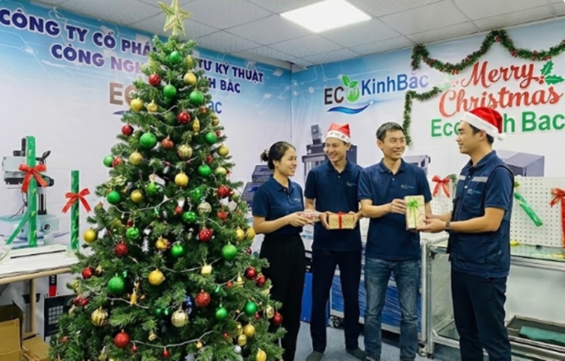 🎄✨ GIÁNG SINH ĐÃ GÕ CỬA VĂN PHÒNG ECO KINH BẮC – RỘN RÀNG SẮC MÀU LỄ HỘI! ✨🎄