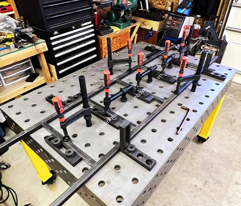 Ứng Dụng Bàn Gá Hàn Trong Gia Công Khung Cửa, Cổng Và Lan Can