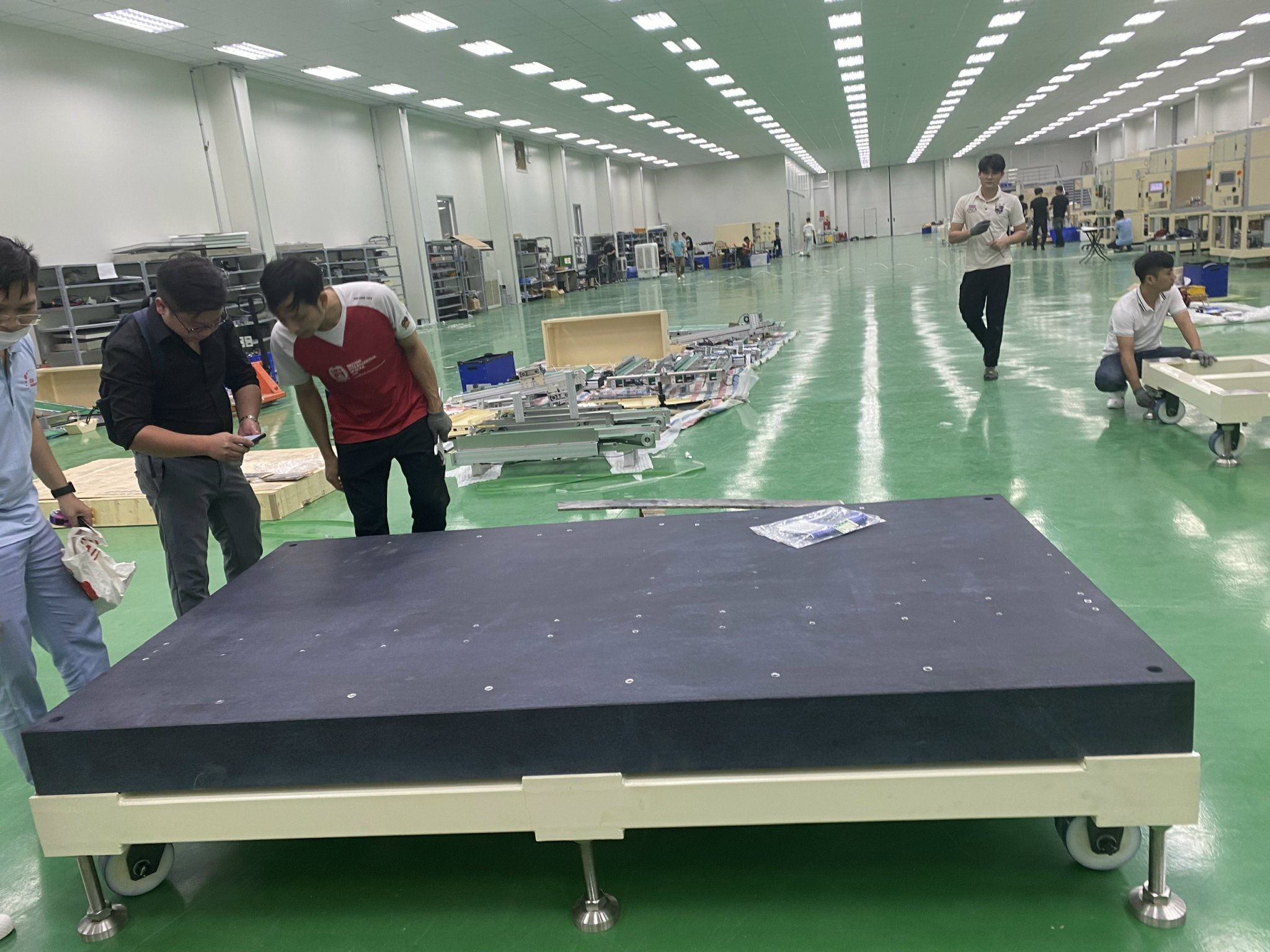 GIAO ĐƠN HÀNG BÀN ĐÁ GIA CÔNG THEO YÊU CẦU