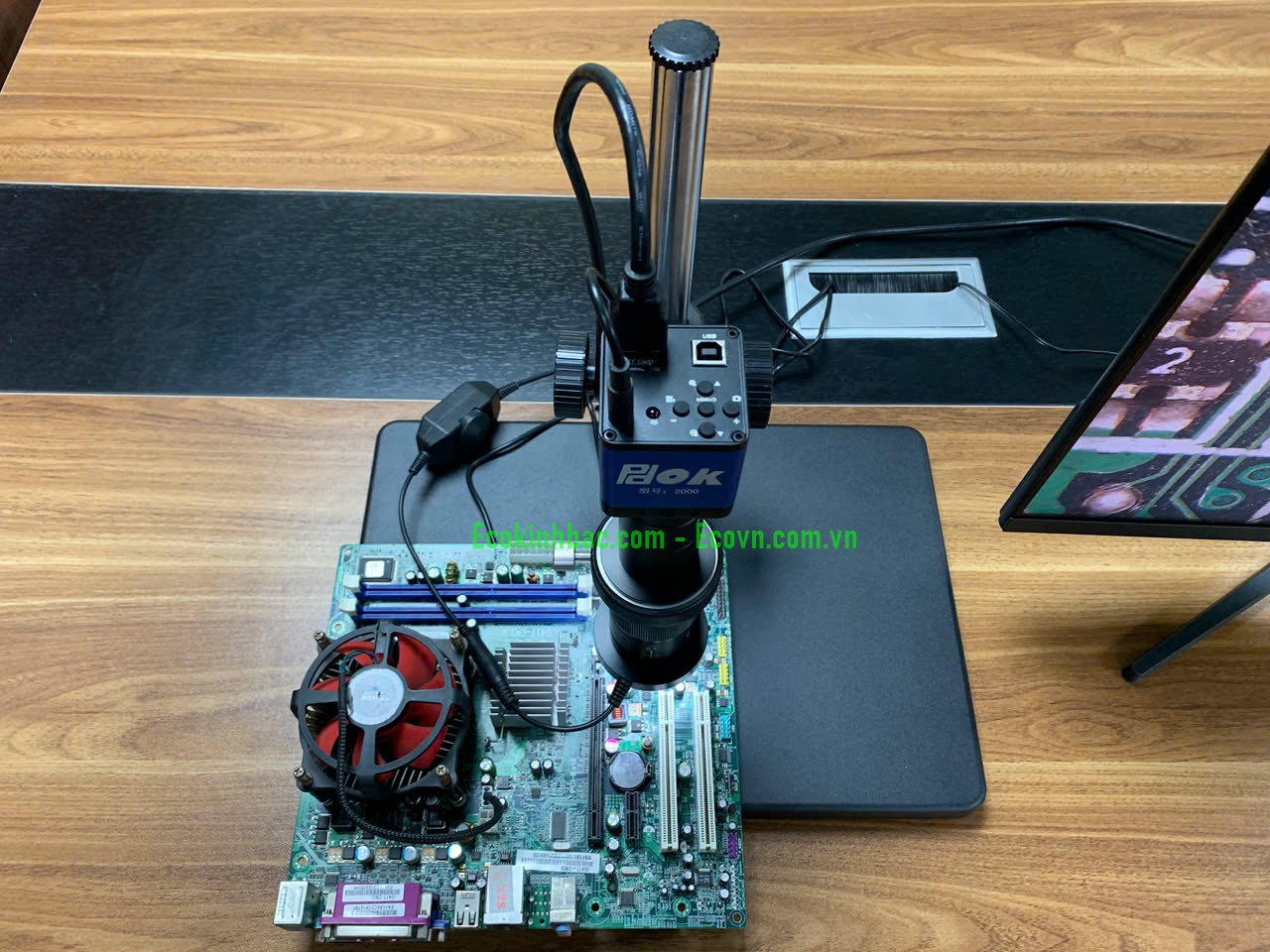 Lỗi Cân Bằng Trắng Sai Màu Khi Soi Linh Kiện PCB Qua Camera Kính Hiển Vi