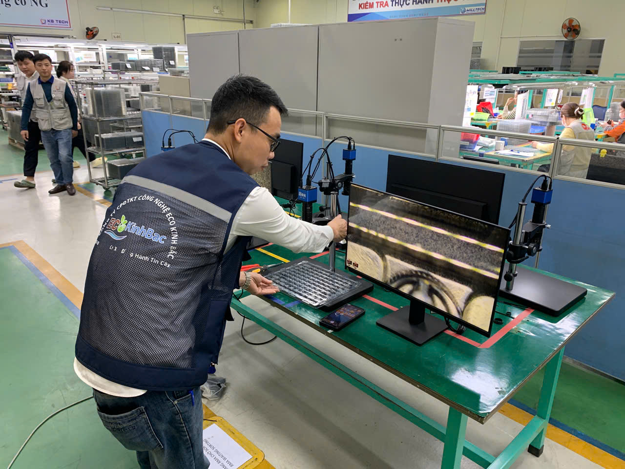 Kính Hiển Vi Bị Rung, Hình Ảnh Không Ổn Định Khi Soi Ở Độ Phóng Đại Cao