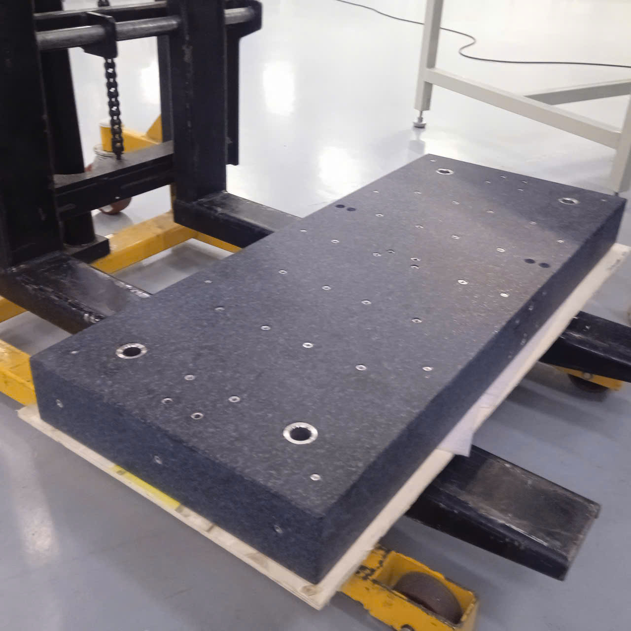 Bàn đá Granite gia công theo yêu cầu