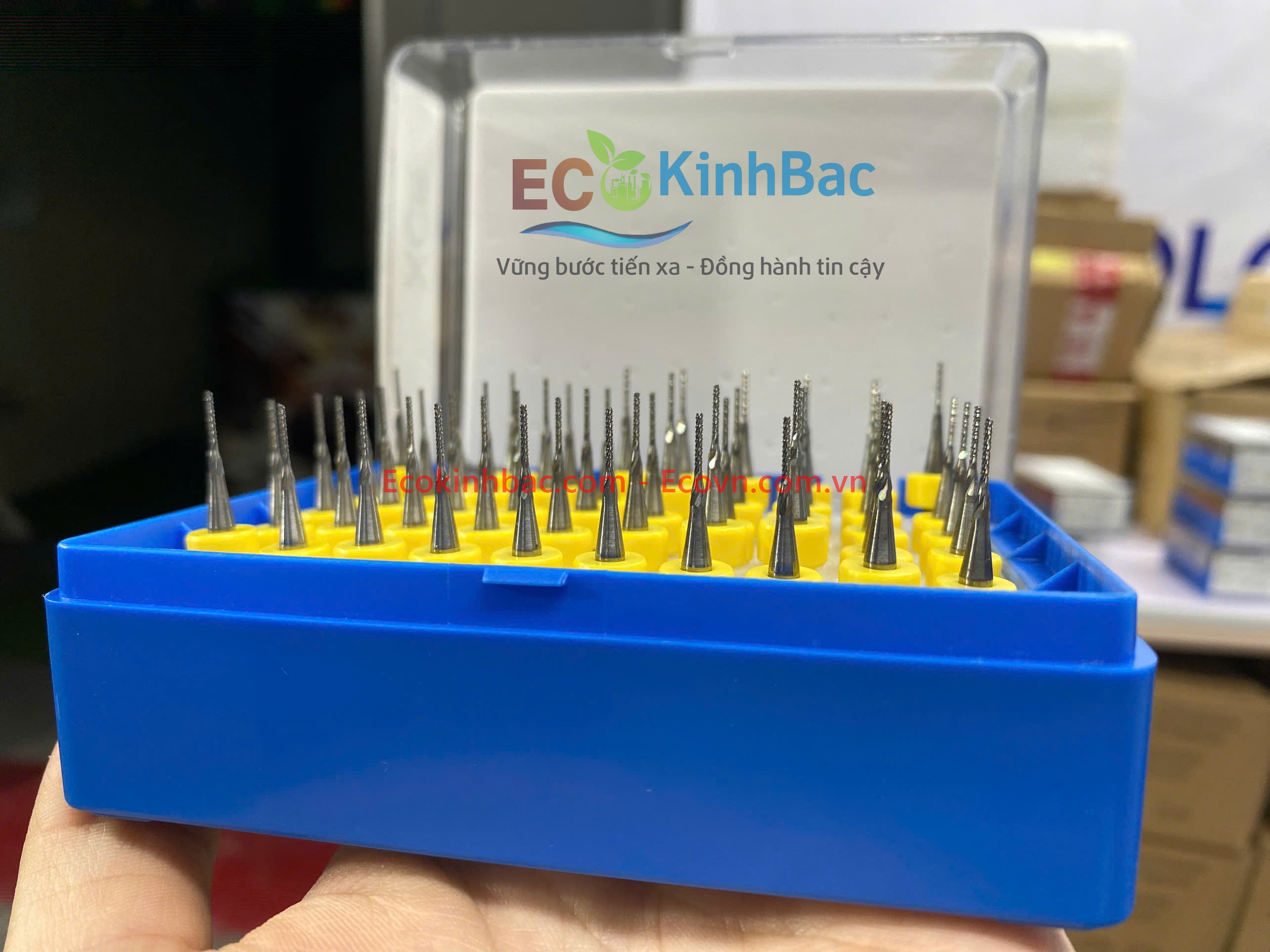 Mũi dao phay cắt bản mạch PCB siêu cứng, kích thước 0.8mm xoay phải - Chất liệu Vonfram cacbua