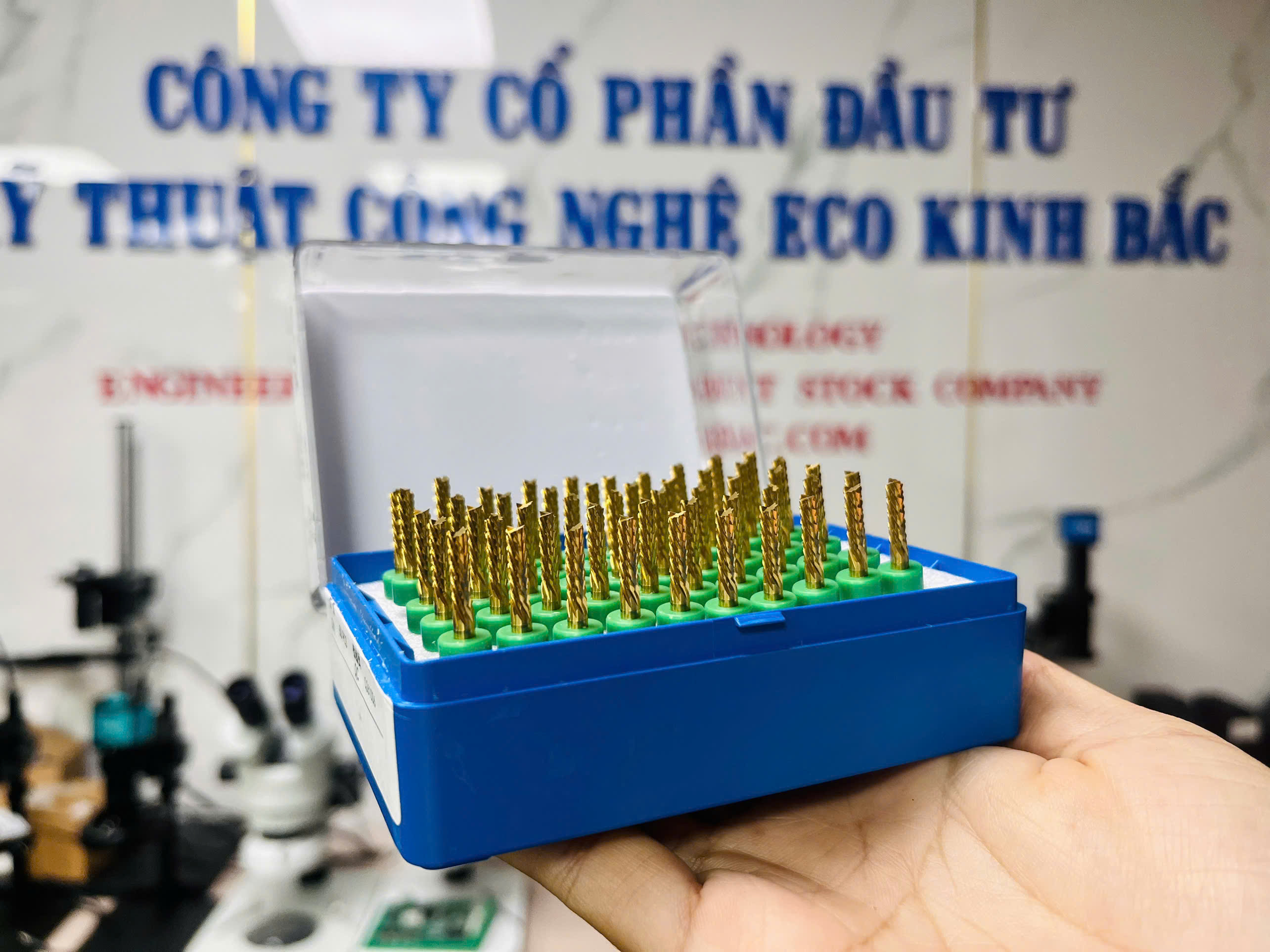 Mũi Router bit 3.0mm có phủ lớp titanium độ cứng cao. Dao cắt bo bản mạch PCB, hàng chất lượng cao.