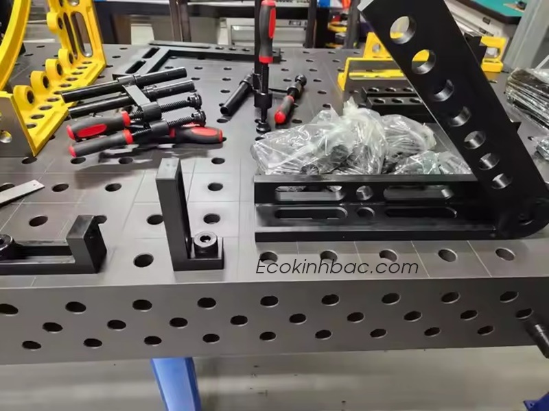 Bàn hàn thép kích thước 1200x1200 lỗ D16