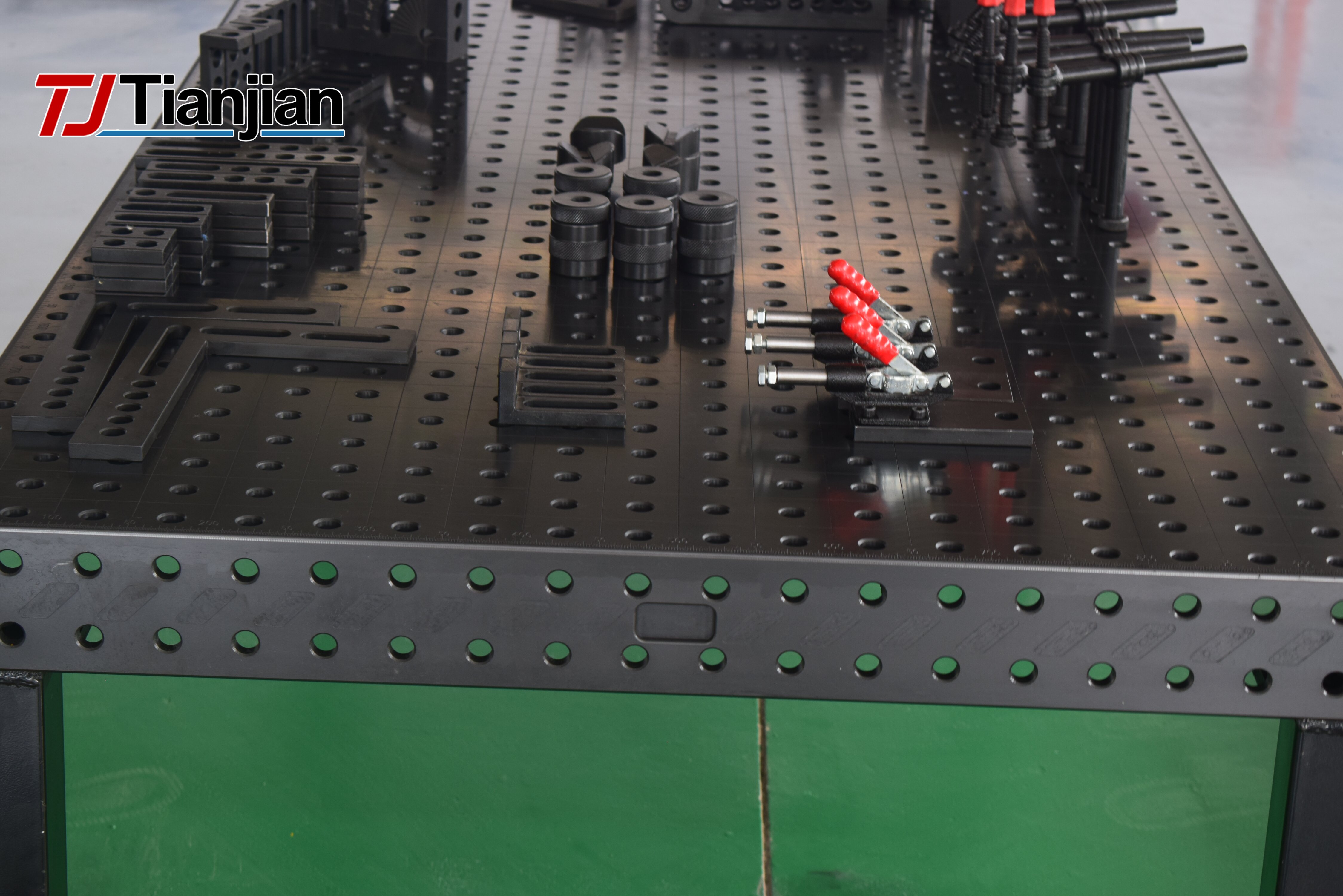 Bàn Gá Hàn Thép 3D D16 2000×1200×100mm – Gá Định Vị Chính Xác Cho Cơ Khí