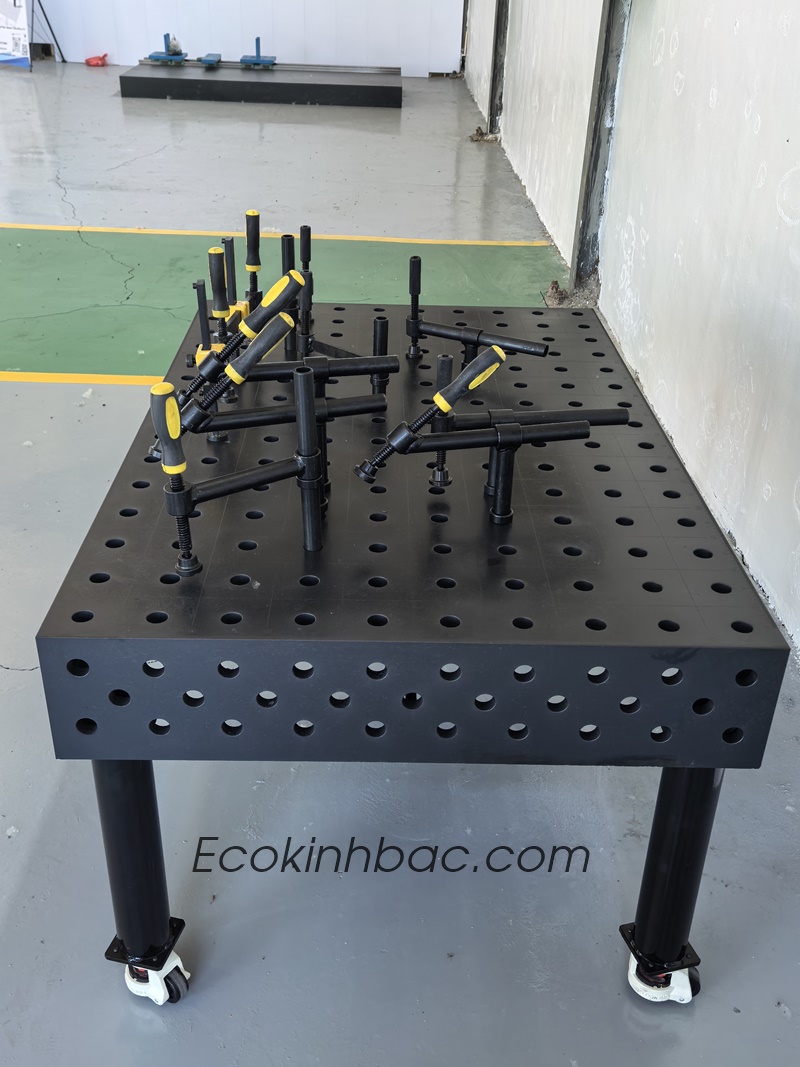 Bàn gá hàn bằng thép kích thước 1500x1500 lỗ D16