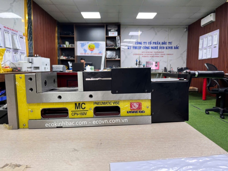 Ê tô kẹp sản phẩm model CPV-130V cho máy CNC chính xác cao