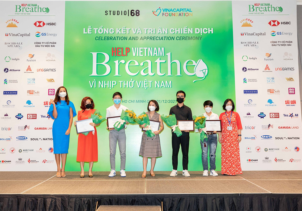 Đón nhận kỷ niệm chương của Vinacapital Foundation tri ân Soul of a Nation trong chiến dịch “HELP VIETNAM BREATHE – VÌ NHỊP THỞ VIỆT NAM”