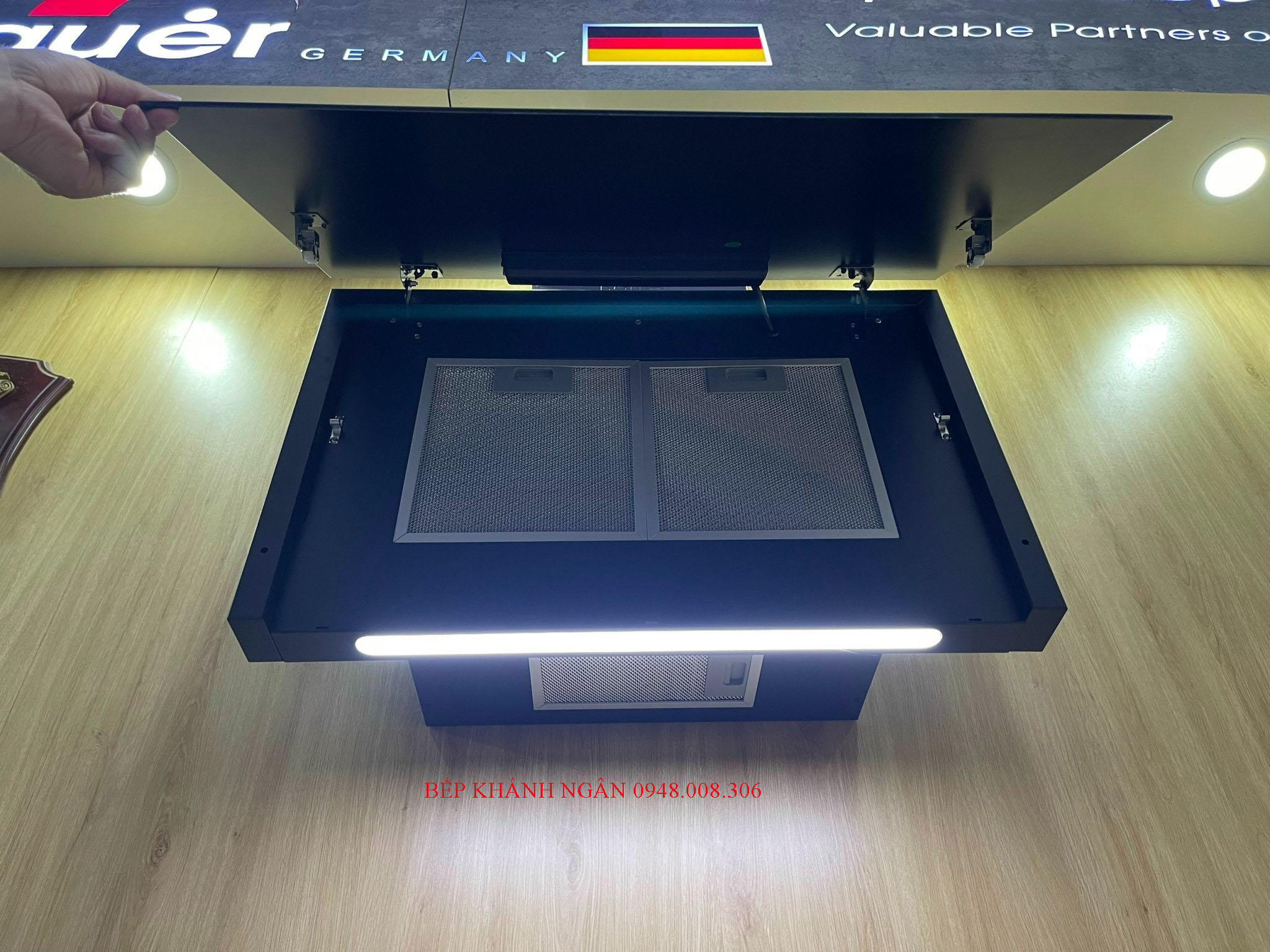 Máy hút mùi kính vát Bauer BC 70BSI