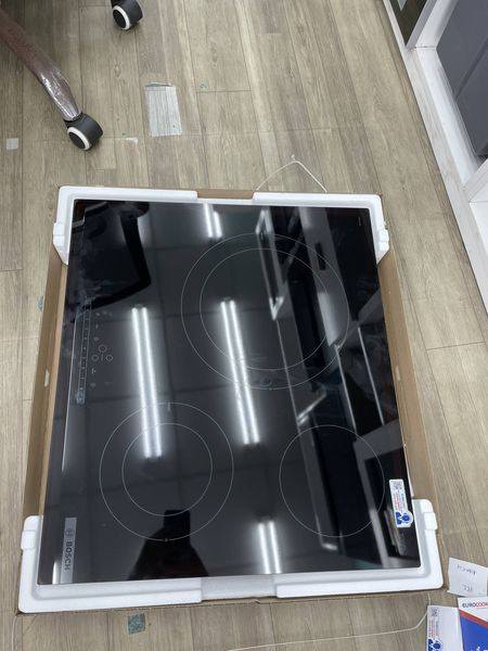 Bếp điện 3 vùng nấu Bosch PKK631FP8E Serie 6